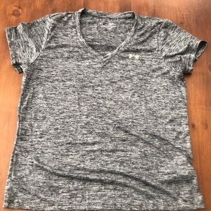Women’s under armor loose fit top